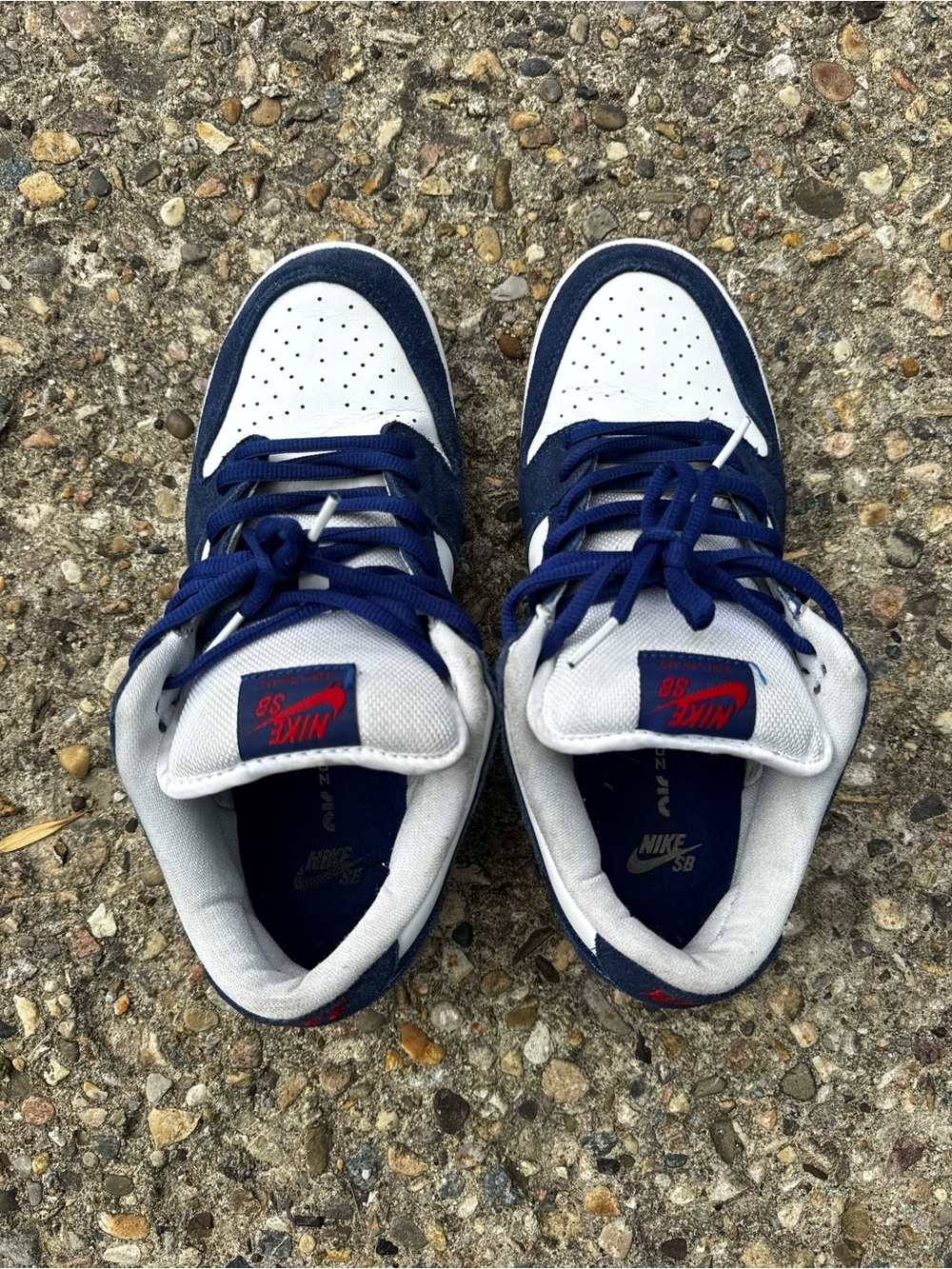 Nike Navy, White & Gum Low-Top Sneakers - Picture 5 of 6